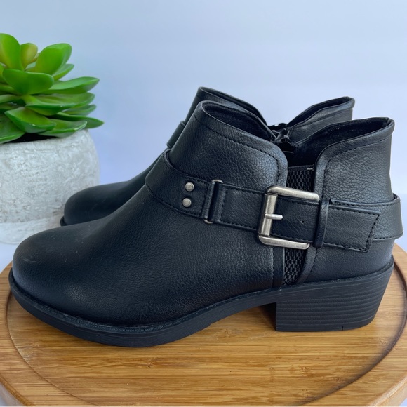 Torrid Black Buckle Moto Ankle Bootie Women’s 10 WW Chic Western Low Heel Boot - Picture 1 of 9